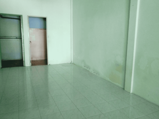 Casa adosada en venta de 1 habitaciones en Pluak Daeng, Rayong