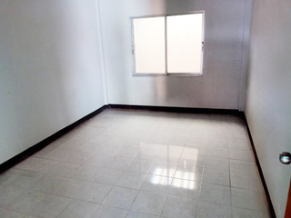 Casa adosada en venta de 2 habitaciones en Pluak Daeng, Rayong