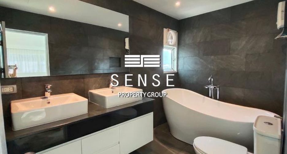 For sale 2 ベッドルーム condo in Bang Rak, Bangkok