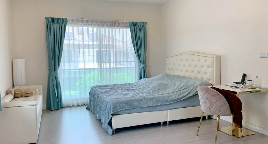 For sale and for rent 4 bedrooms house in Lat Krabang, Bangkok