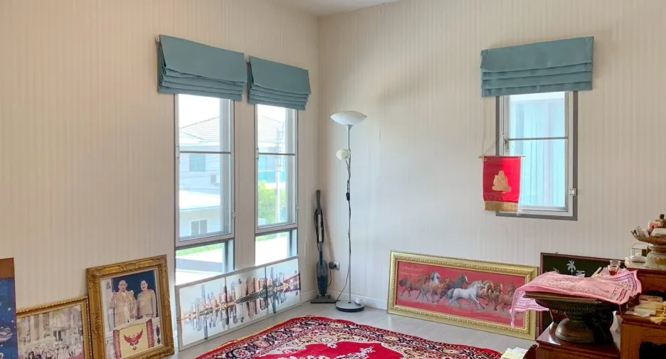 For sale and for rent 4 bedrooms house in Lat Krabang, Bangkok