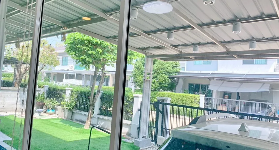 For sale and for rent 4 bedrooms house in Lat Krabang, Bangkok