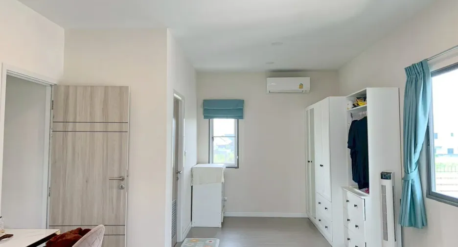 For sale and for rent 4 bedrooms house in Lat Krabang, Bangkok