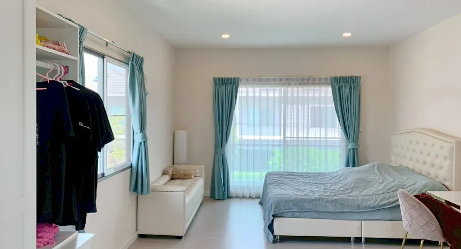 For sale and for rent 4 bedrooms house in Lat Krabang, Bangkok