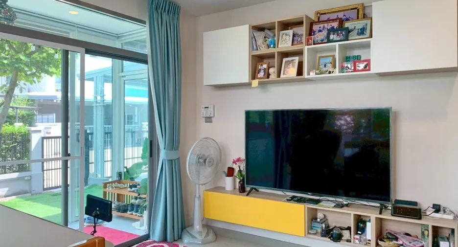 For sale and for rent 4 bedrooms house in Lat Krabang, Bangkok