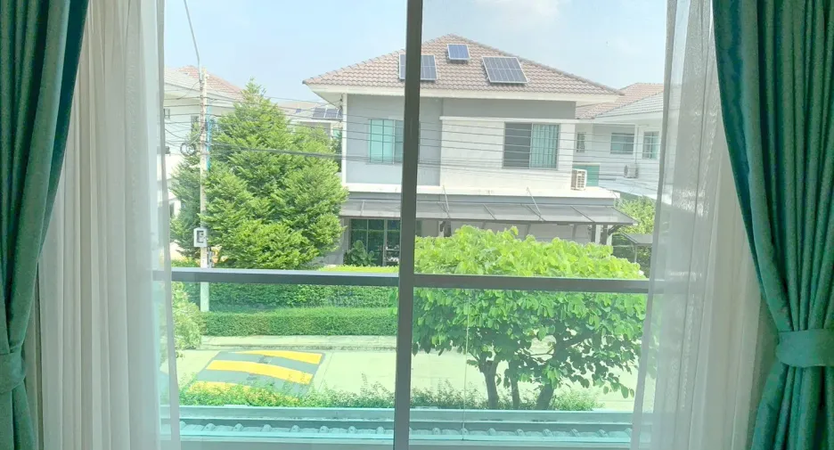 For sale and for rent 4 bedrooms house in Lat Krabang, Bangkok