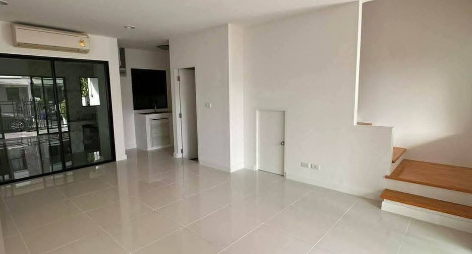 For sale 3 bedrooms townhouse in Bueng Kum, Bangkok