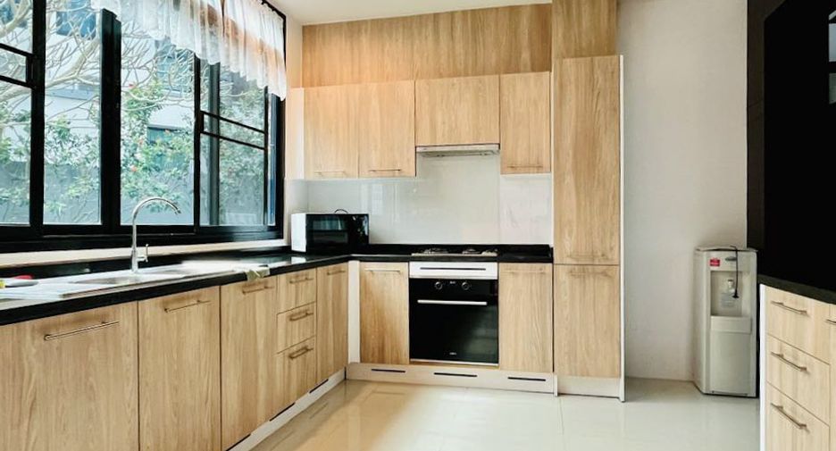 Haus zur Miete mit 4 Zimmer in Bang Lamung, Chonburi