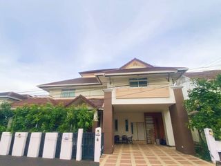 Casa en alquiler de 4 habitaciones en Bang Lamung, Chonburi