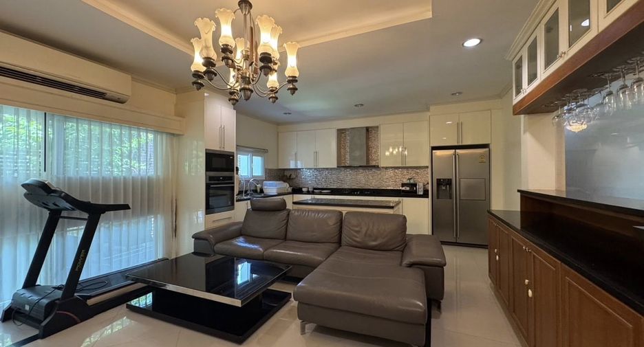 Casa en alquiler de 4 habitaciones en Bang Lamung, Chonburi