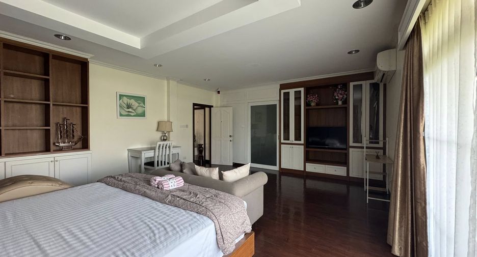 Casa en alquiler de 4 habitaciones en Bang Lamung, Chonburi