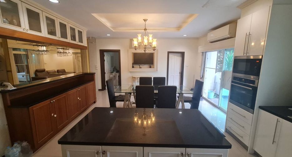 Casa en alquiler de 4 habitaciones en Bang Lamung, Chonburi