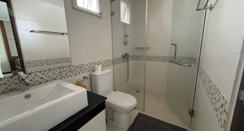 Casa en alquiler de 4 habitaciones en Bang Lamung, Chonburi
