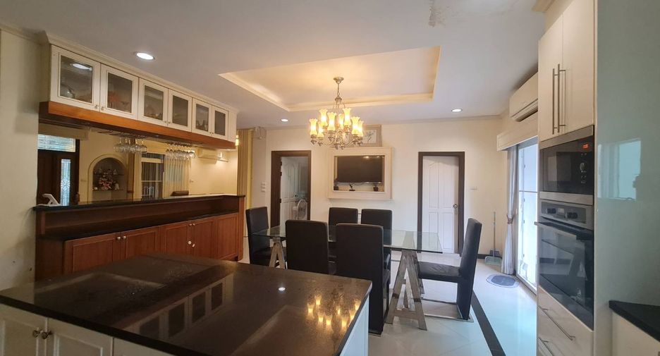Casa en alquiler de 4 habitaciones en Bang Lamung, Chonburi