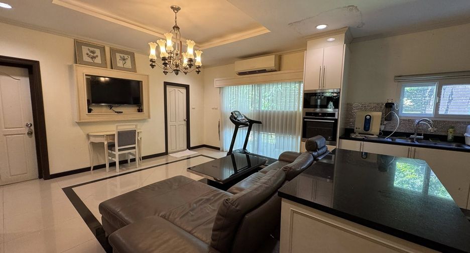 Casa en alquiler de 4 habitaciones en Bang Lamung, Chonburi
