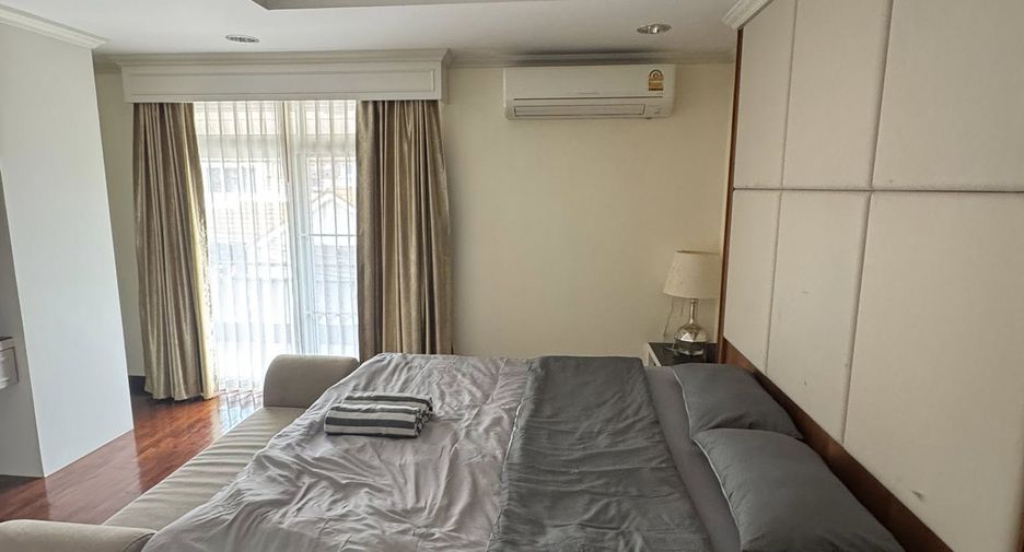 Casa en alquiler de 4 habitaciones en Bang Lamung, Chonburi
