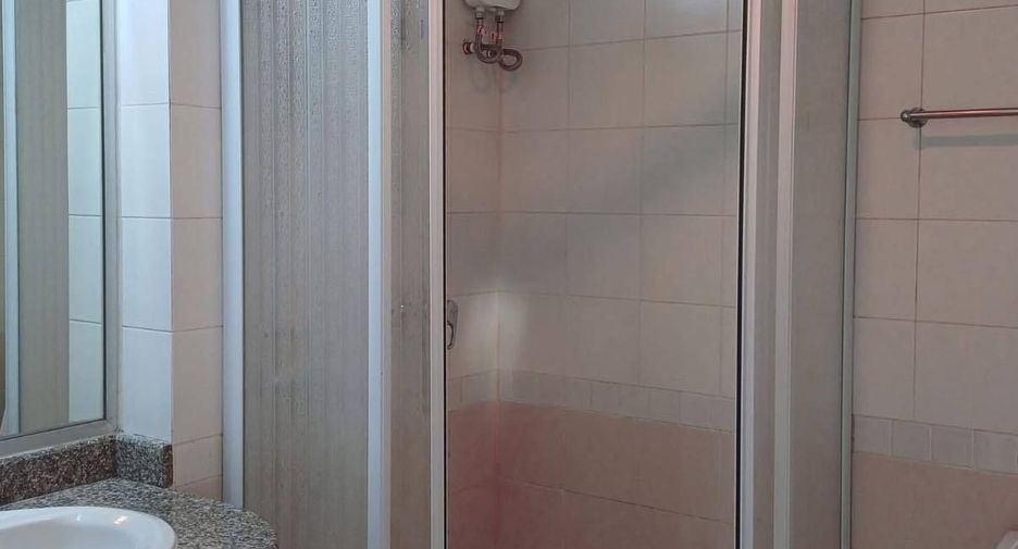 For rent 3 bedrooms condo in Pathum Wan, Bangkok