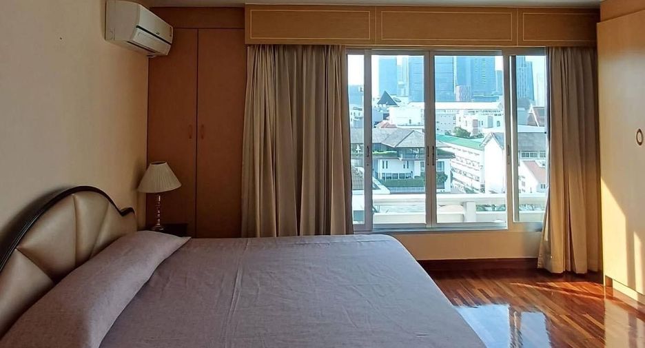 For rent 3 bedrooms condo in Pathum Wan, Bangkok