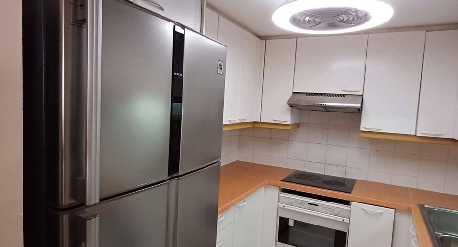 For rent 3 bedrooms condo in Pathum Wan, Bangkok