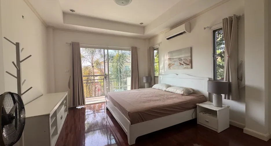 For rent 3 bedrooms house in Mueang Chiang Mai, Chiang Mai