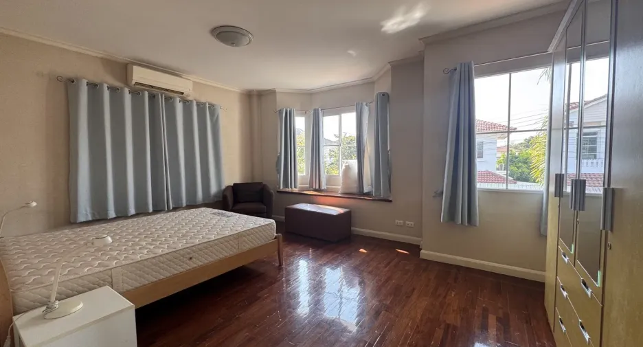 For rent 3 bedrooms house in Mueang Chiang Mai, Chiang Mai