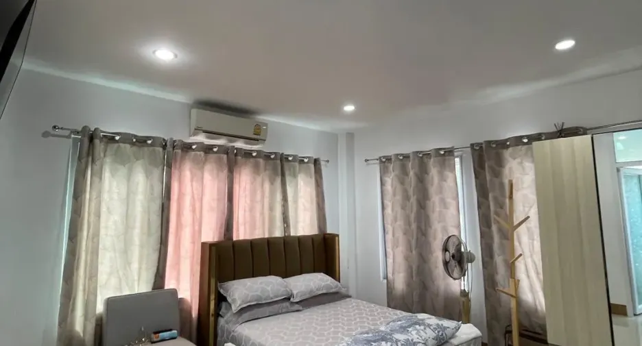 For rent 4 bedrooms retail Space in Mueang Phuket, Phuket