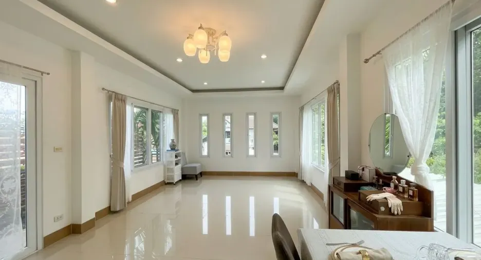For rent 4 ベッドルーム retail Space in Mueang Phuket, Phuket