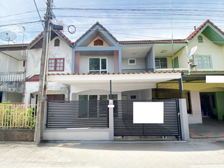 Casa adosada en venta de 3 habitaciones en Mueang Rayong, Rayong