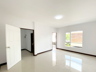 Casa adosada en venta de 3 habitaciones en Mueang Rayong, Rayong
