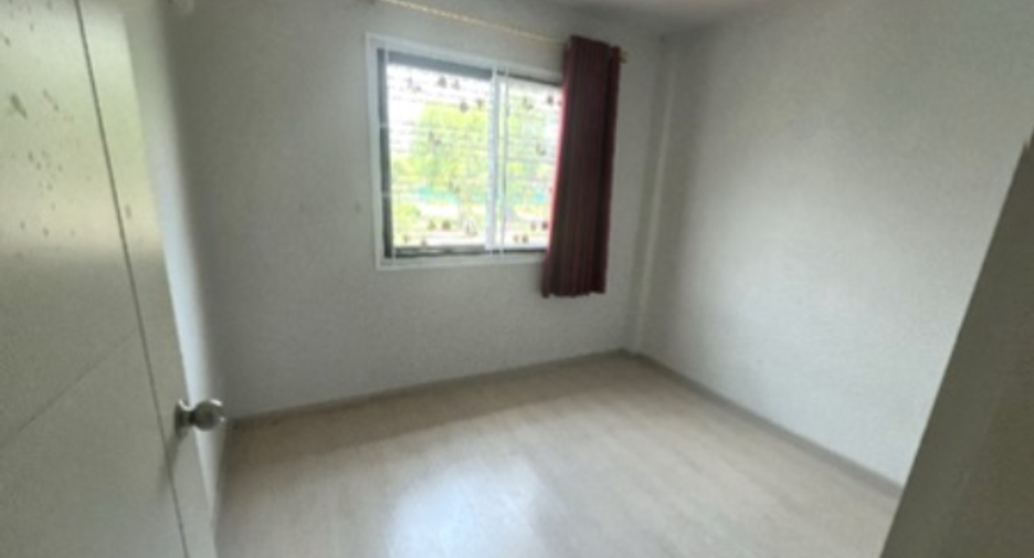 For sale 4 bedrooms townhouse in Pluak Daeng, Rayong