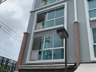 For sale and for rent 3 bedrooms townhouse in Yan Nawa, Bangkok