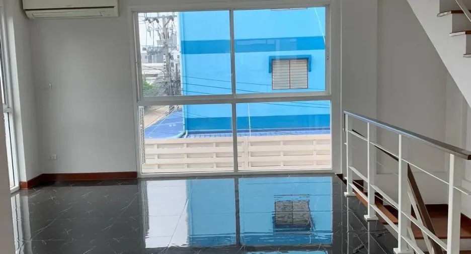 For rent and for sale 3 bedrooms townhouse in Yan Nawa, Bangkok