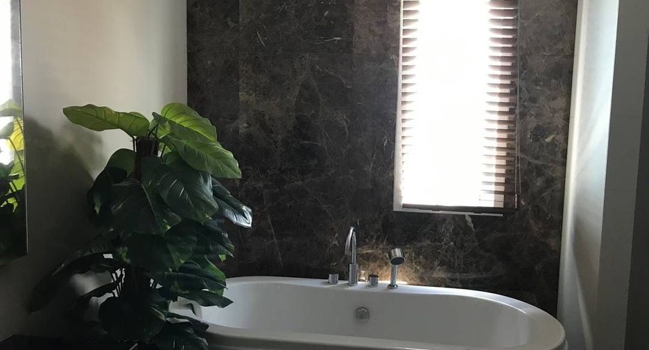 For sale 3 bedrooms townhouse in Yan Nawa, Bangkok