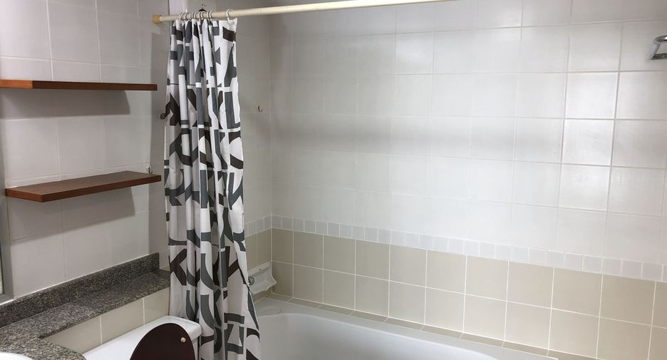 For rent 2 bedrooms condo in Pathum Wan, Bangkok