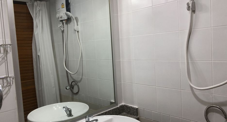For rent 2 bedrooms condo in Pathum Wan, Bangkok