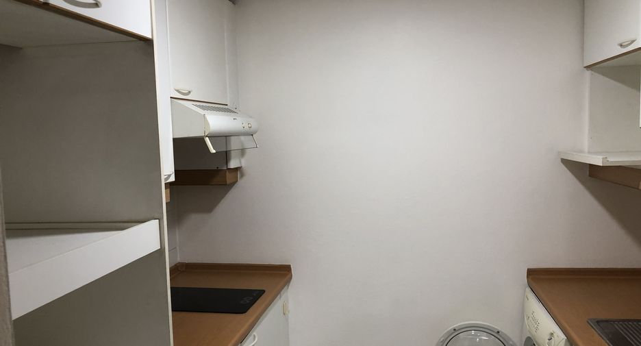 For rent 2 bedrooms condo in Pathum Wan, Bangkok