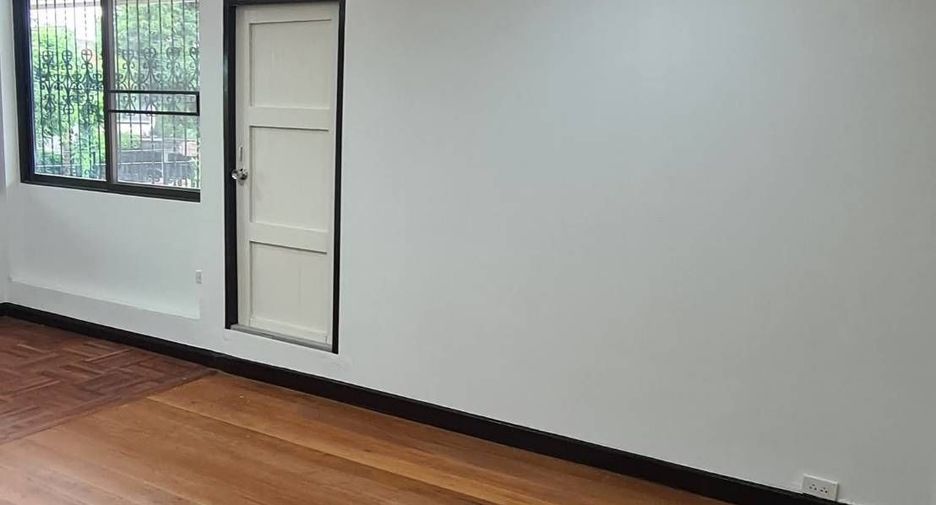 For rent 3 bedrooms house in Bang Kapi, Bangkok