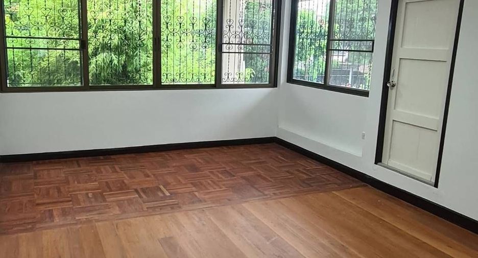 For rent 3 bedrooms house in Bang Kapi, Bangkok