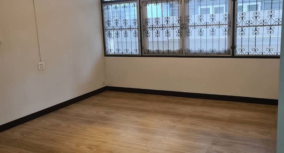 For rent 3 bedrooms house in Bang Kapi, Bangkok