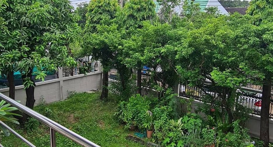 For rent 3 bedrooms house in Bang Kapi, Bangkok