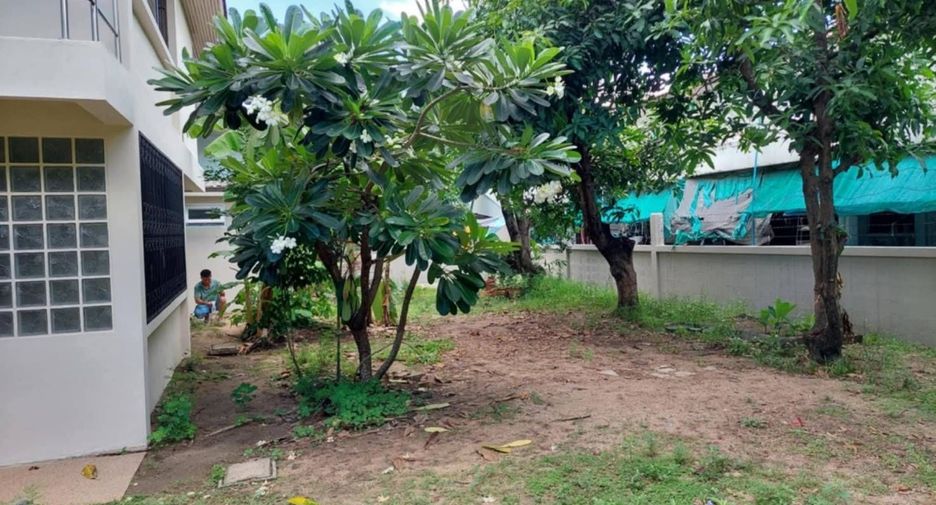 For rent 3 bedrooms house in Bang Kapi, Bangkok