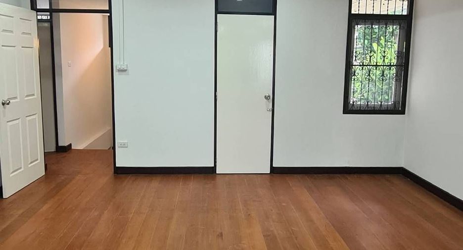 For rent 3 bedrooms house in Bang Kapi, Bangkok