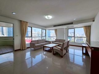 For rent 3 bedrooms condo in Khlong Toei, Bangkok