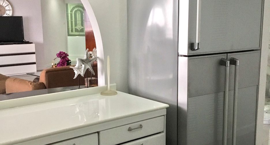 Condo en alquiler de 3 habitaciones en Watthana, Bangkok
