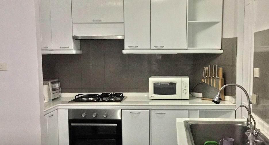 Condo en alquiler de 3 habitaciones en Watthana, Bangkok