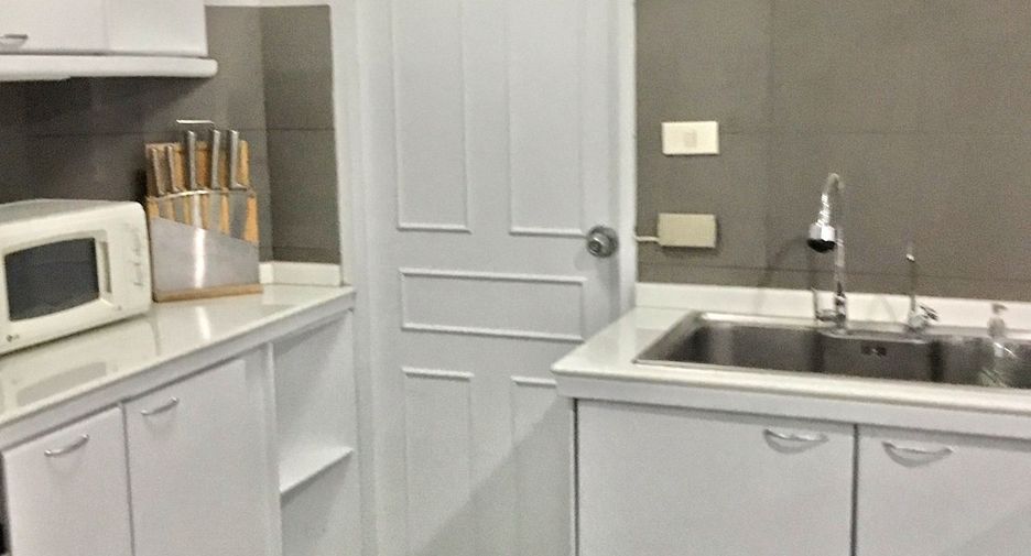 Condo en alquiler de 3 habitaciones en Watthana, Bangkok