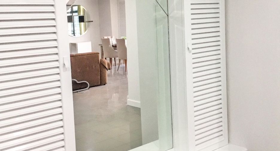 Condo en alquiler de 3 habitaciones en Watthana, Bangkok