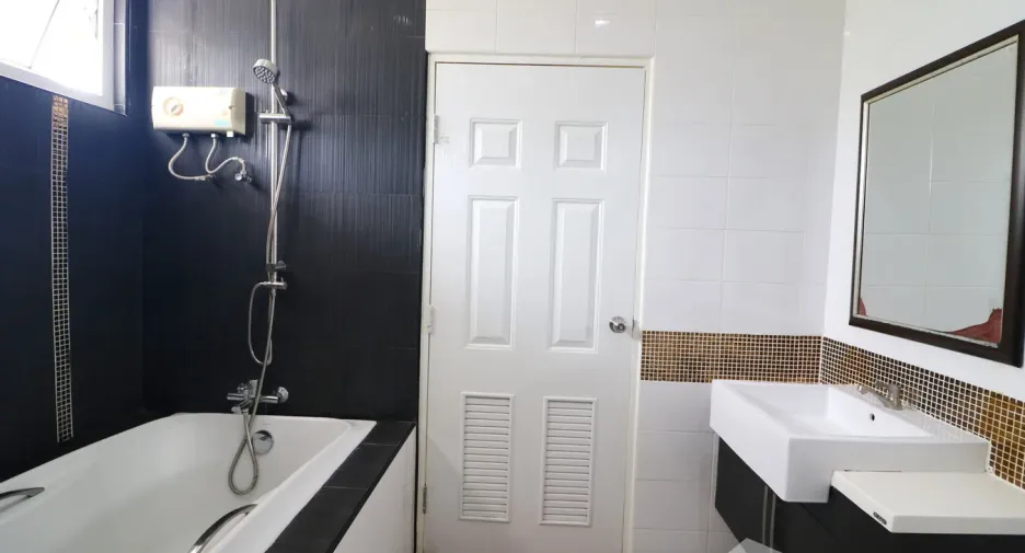 For sale 5 bedrooms house in Mueang Udon Thani, Udon Thani
