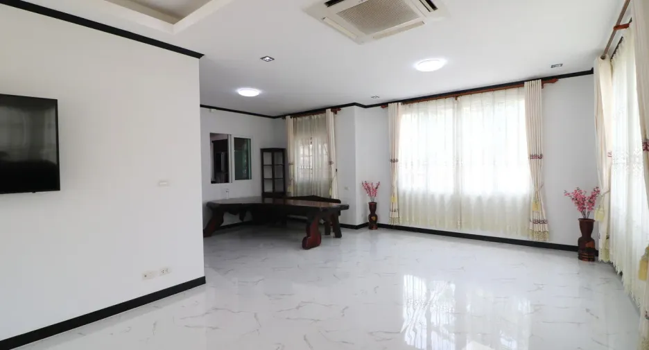 For sale 5 bedrooms house in Mueang Udon Thani, Udon Thani