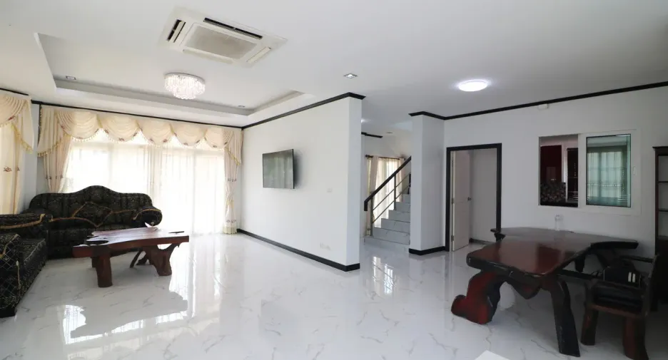 For sale 5 bedrooms house in Mueang Udon Thani, Udon Thani